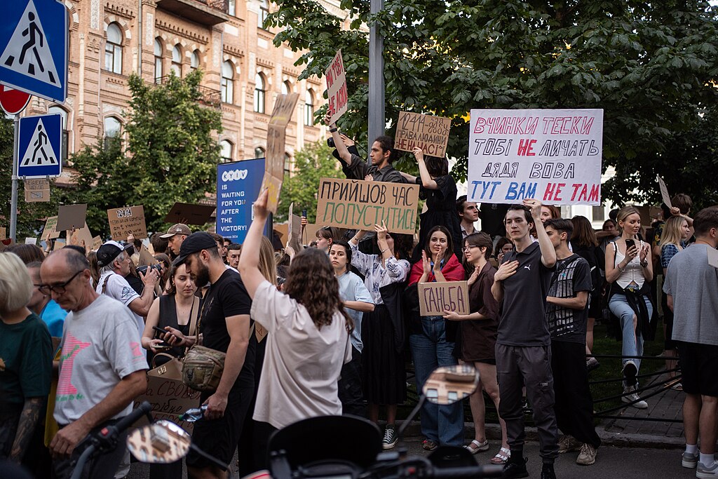 Public protests against the attempts to disarm anti-corruption institutions in Ukraine .